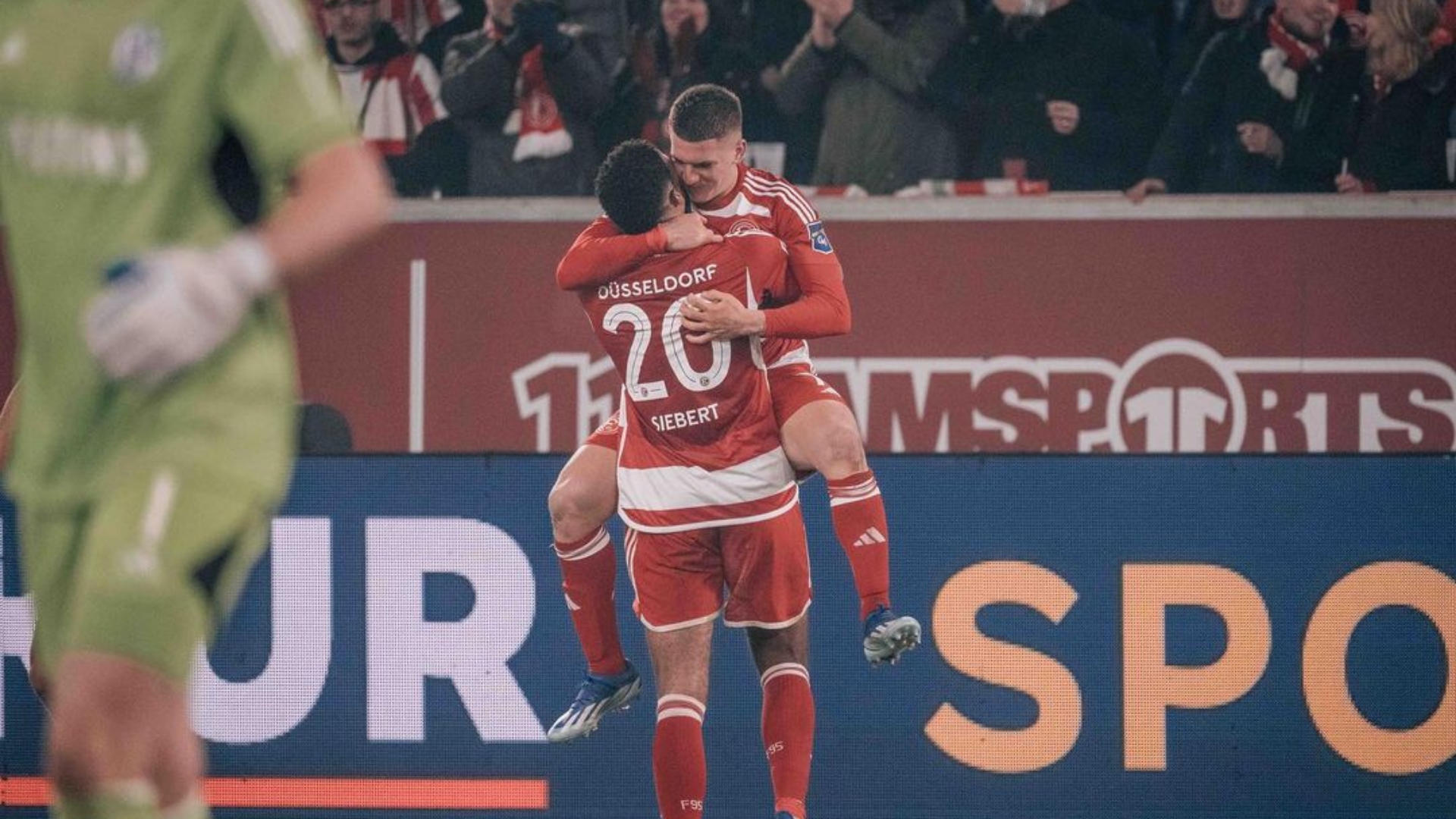 Ο Τζόλης γιόρτασε την πρόκριση της Φορτούνα με συρτάκι