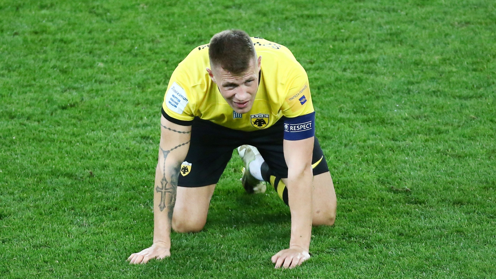 Ο Νταμιάν Σιμάνσκι με τη φανέλα της ΑΕΚ