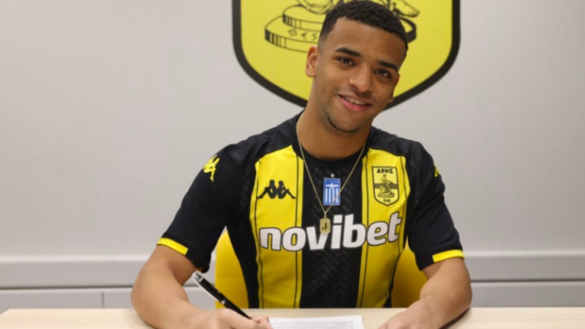 Επίσημα στα «κιτρινόμαυρα» Τζιούισον Μπένετ