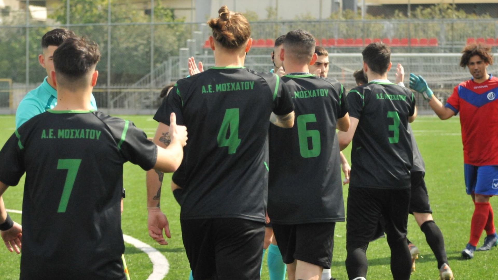 Δεν άφησαν ασχολίαστη την συμπεριφόρα του Καραβά οι φιλοξενούμενοι