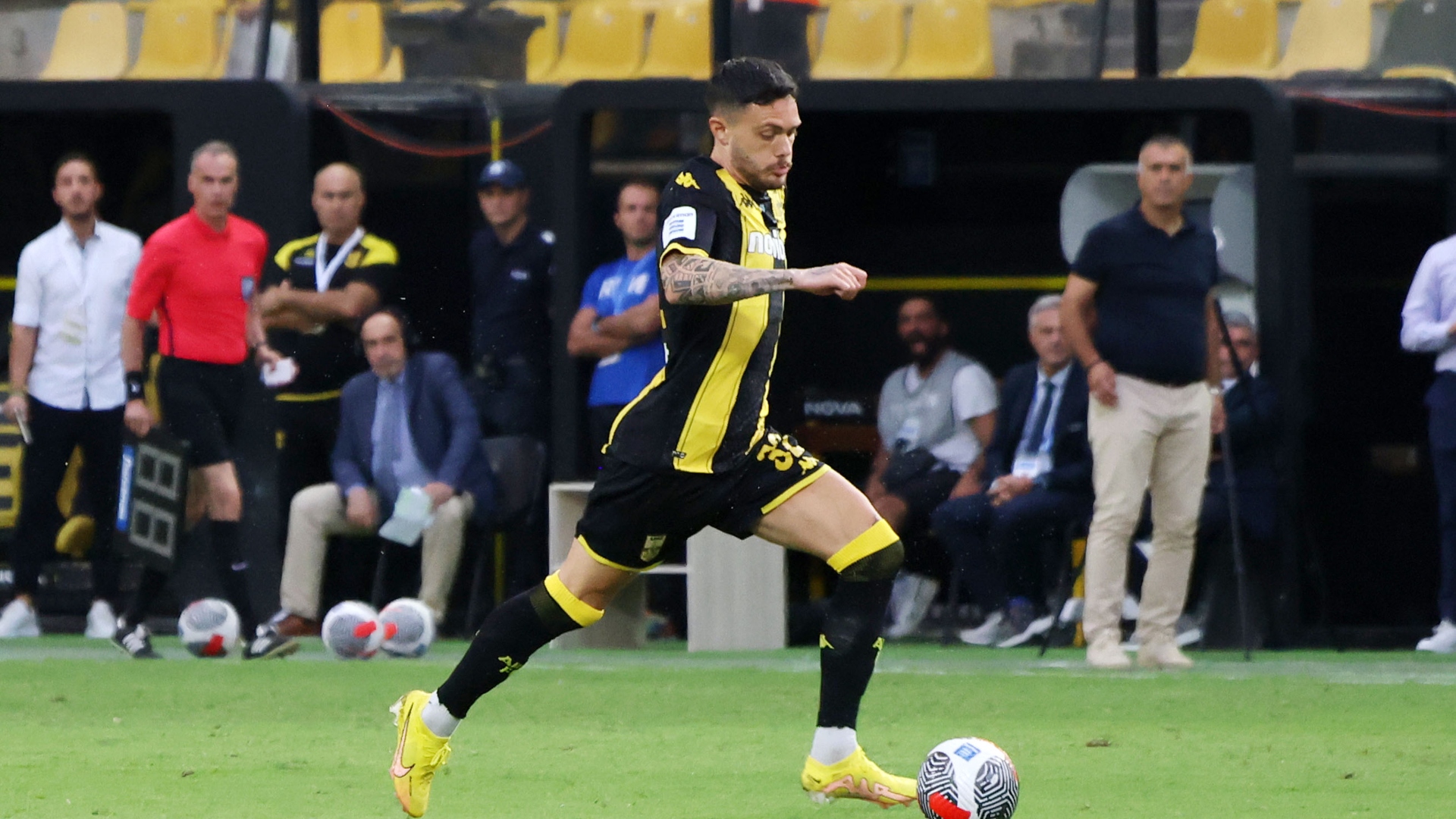 Ο Κάρλσον παραμένει ποδοσφαιριστής του Άρη