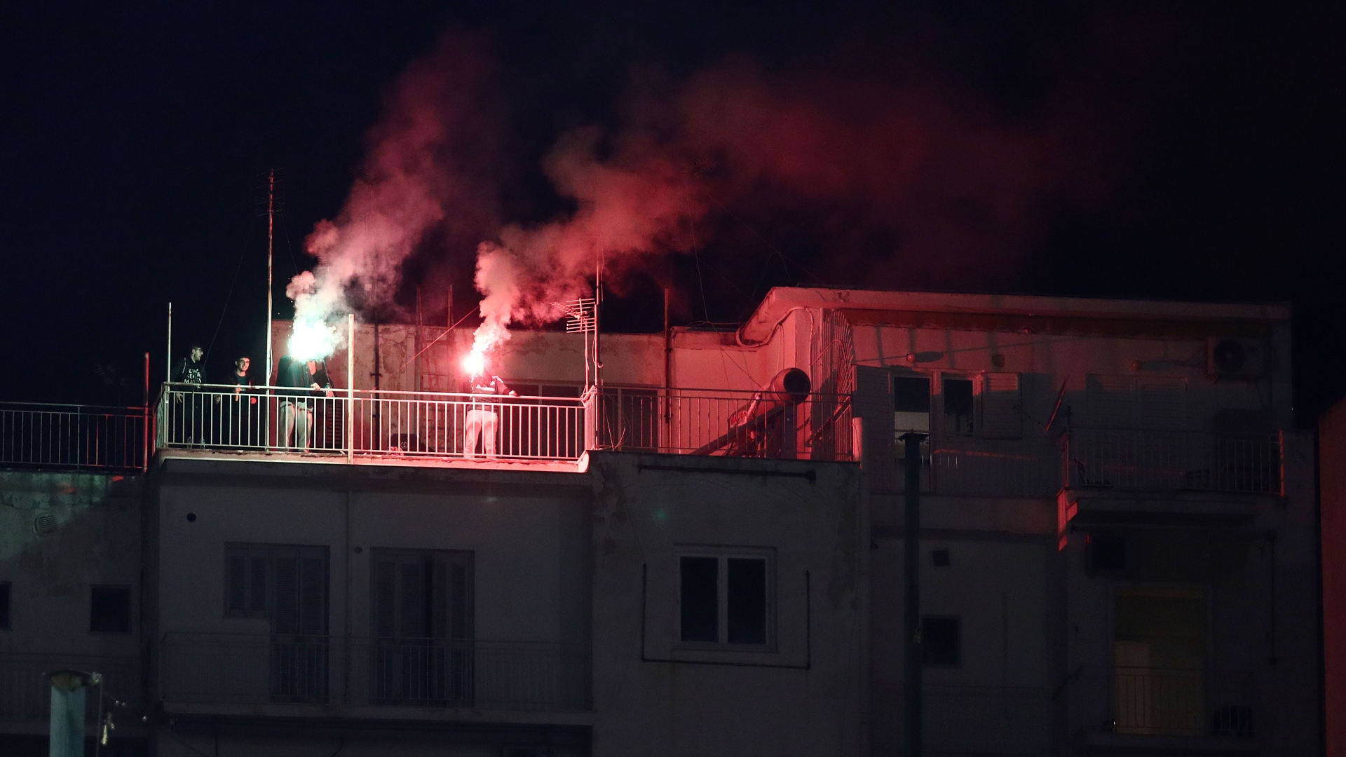 Οι φίλοι του Παναθηναϊκού γιόρτασαν τη νίκη επί του Ολυμπιακού