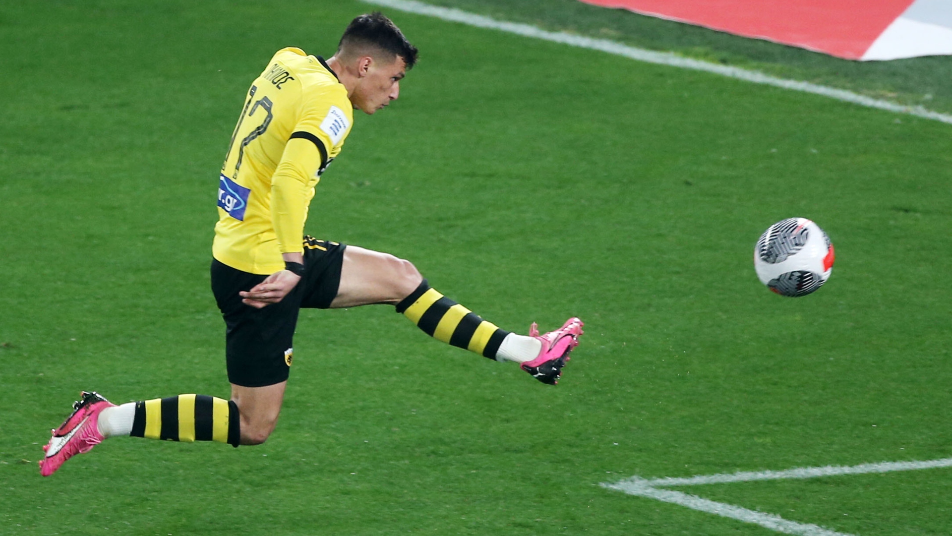 Ενθουσιασμένος ήταν ο 24χρόνος αμυντικός από την αντίδραση του κόσμου της ΑΕΚ