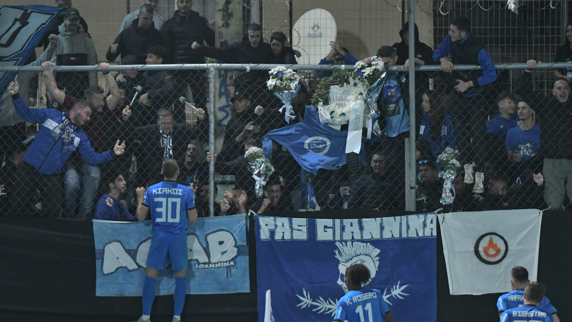 Οι οργανωμένοι οπαδοί του ΠΑΣ Γιάννινα στους «Ζωσιμάδες»