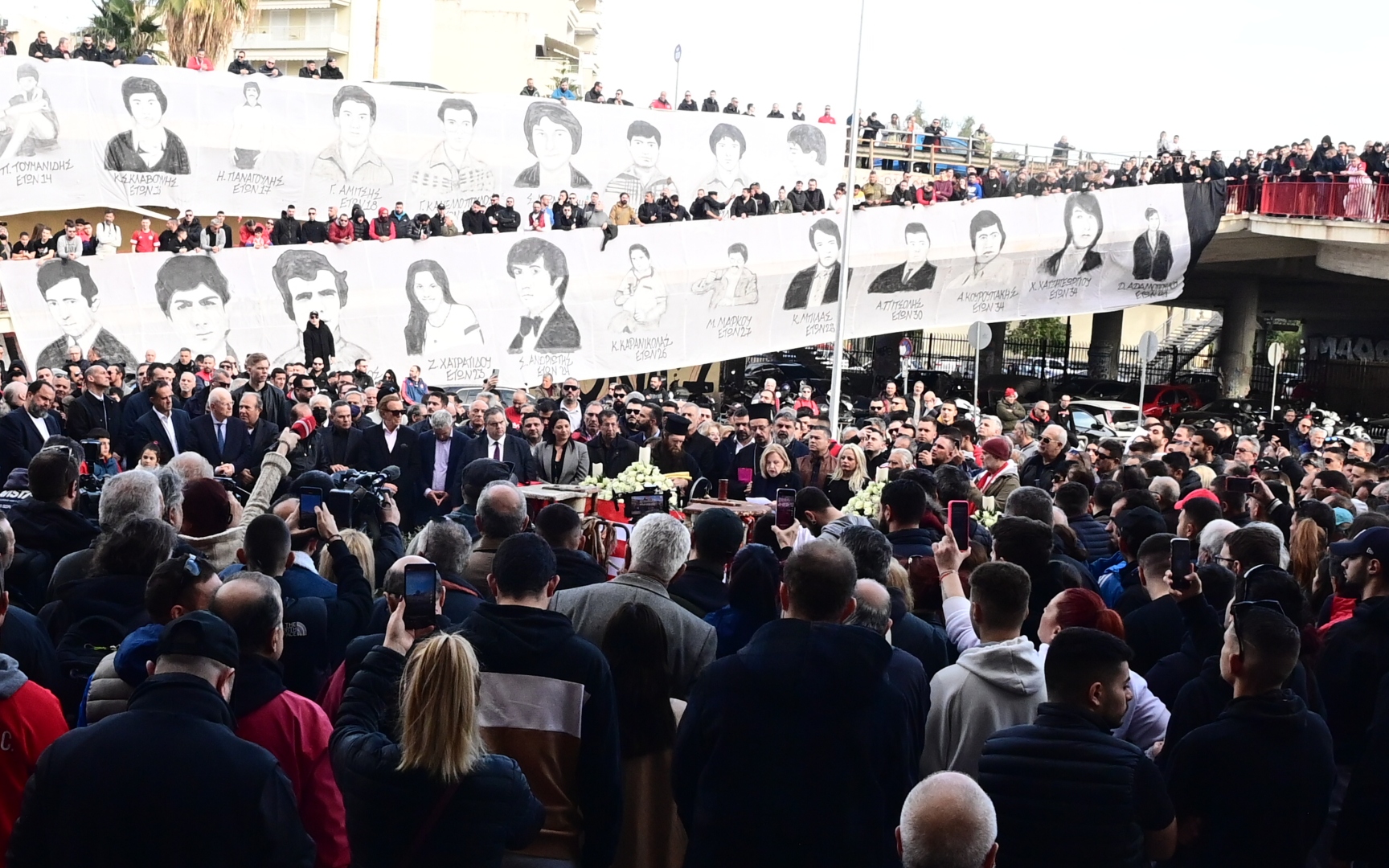 Το μνημόσυνο του Ολυμπιακού για τα θύματα της Θύρας 7