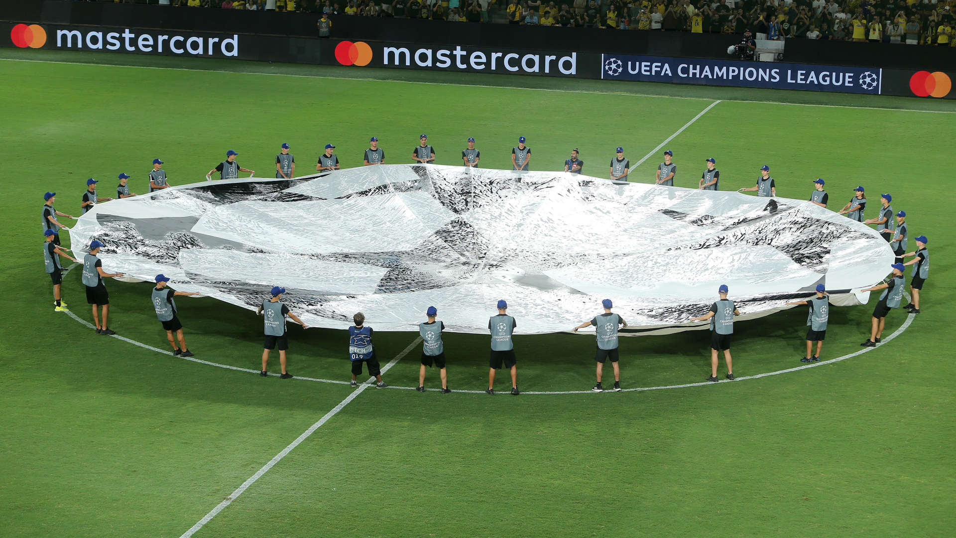 Champions League: Αυτή είναι η μπάλα της νοκ άουτ φάσης