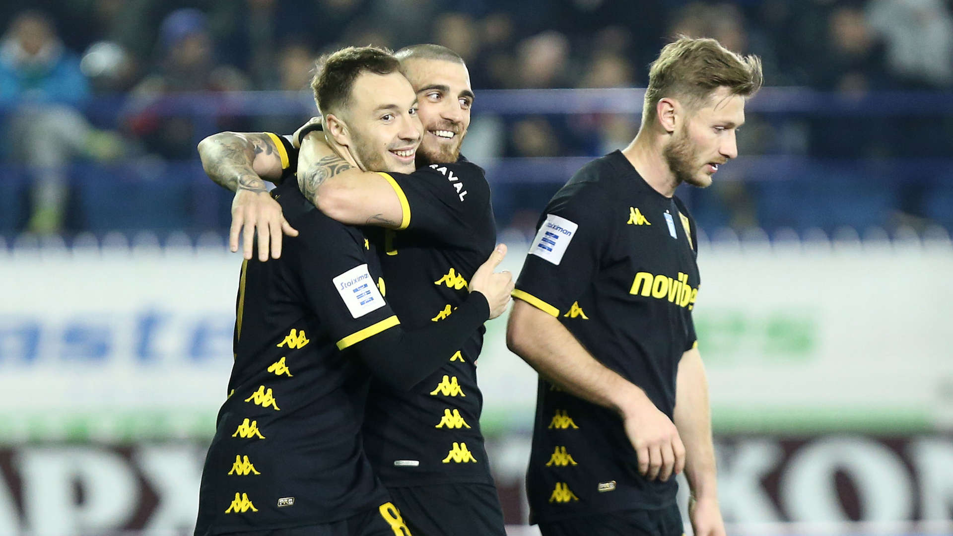 Οι πανηγυρισμοί των παικτών του Άρη για το γκολ στο παιχνίδι του Περιστερίου με τον Ατρόμητο