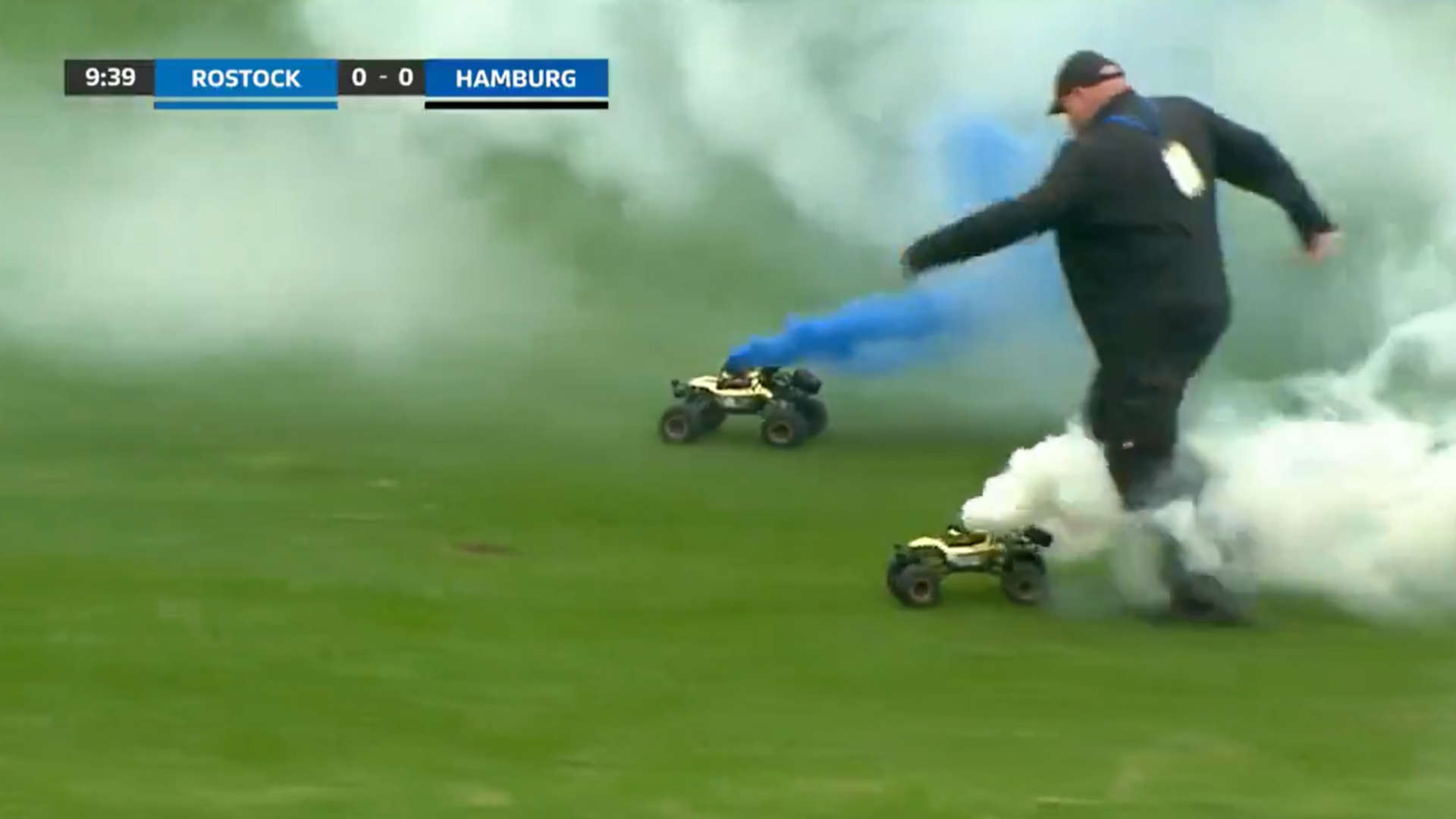 Τηλεκατευθυνόμενα αυτοκίνητα εισβάλλουν σε γήπεδο στη Γερμανία