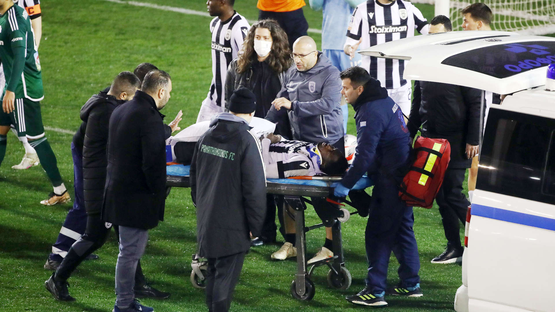 Ράχμαν Μπάμπα στο ασθενοφόρο