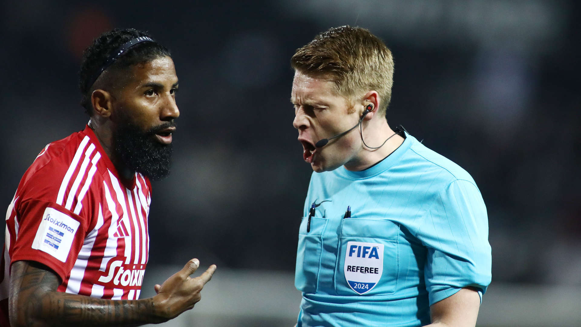 Ο διαιτητής Κρίστιαν Ντίνγκερτ στο ΠΑΟΚ - Ολυμπιακός της Τούμπας