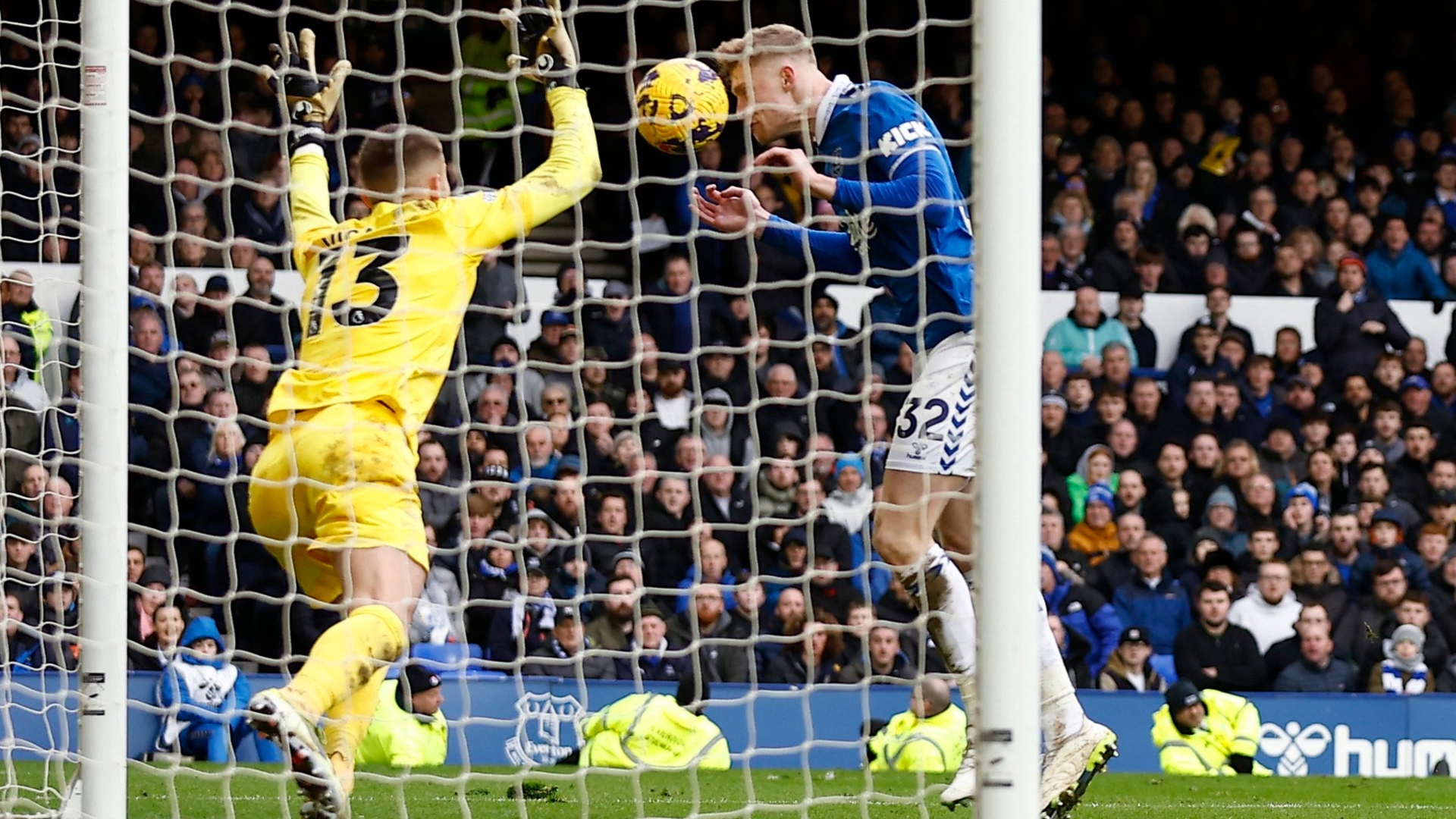 Η Έβετρον κατάφερε και απόσπασε ένα πολύτιμο βαθμό στις καθυστερήσεις...πλήρωσε της πολλές χάμενες ευκαιρίες η Τότεναμ