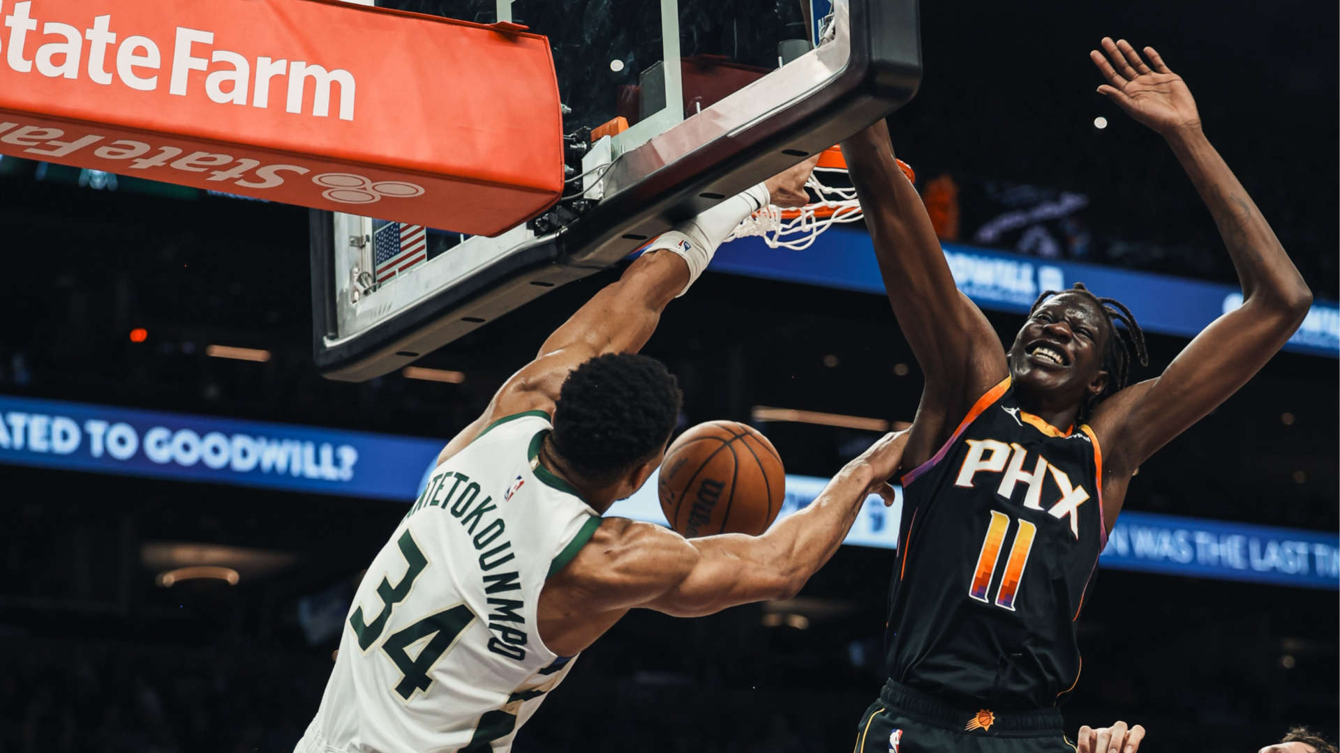 Ο Γιάννης Αντετοκούνμπο στο παιχνίδι των Μιλγουόκι Μπακς με τους Φοίνιξ Σανς