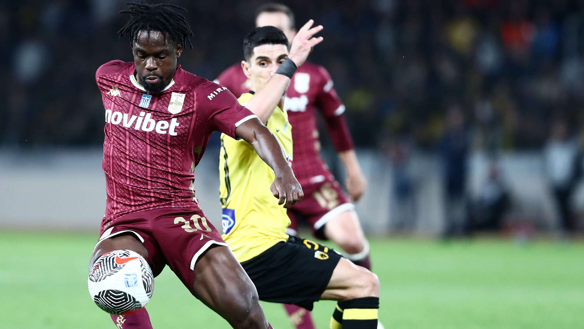 Ο Ζαν Ζουλ με τη φανέλα του Άρη