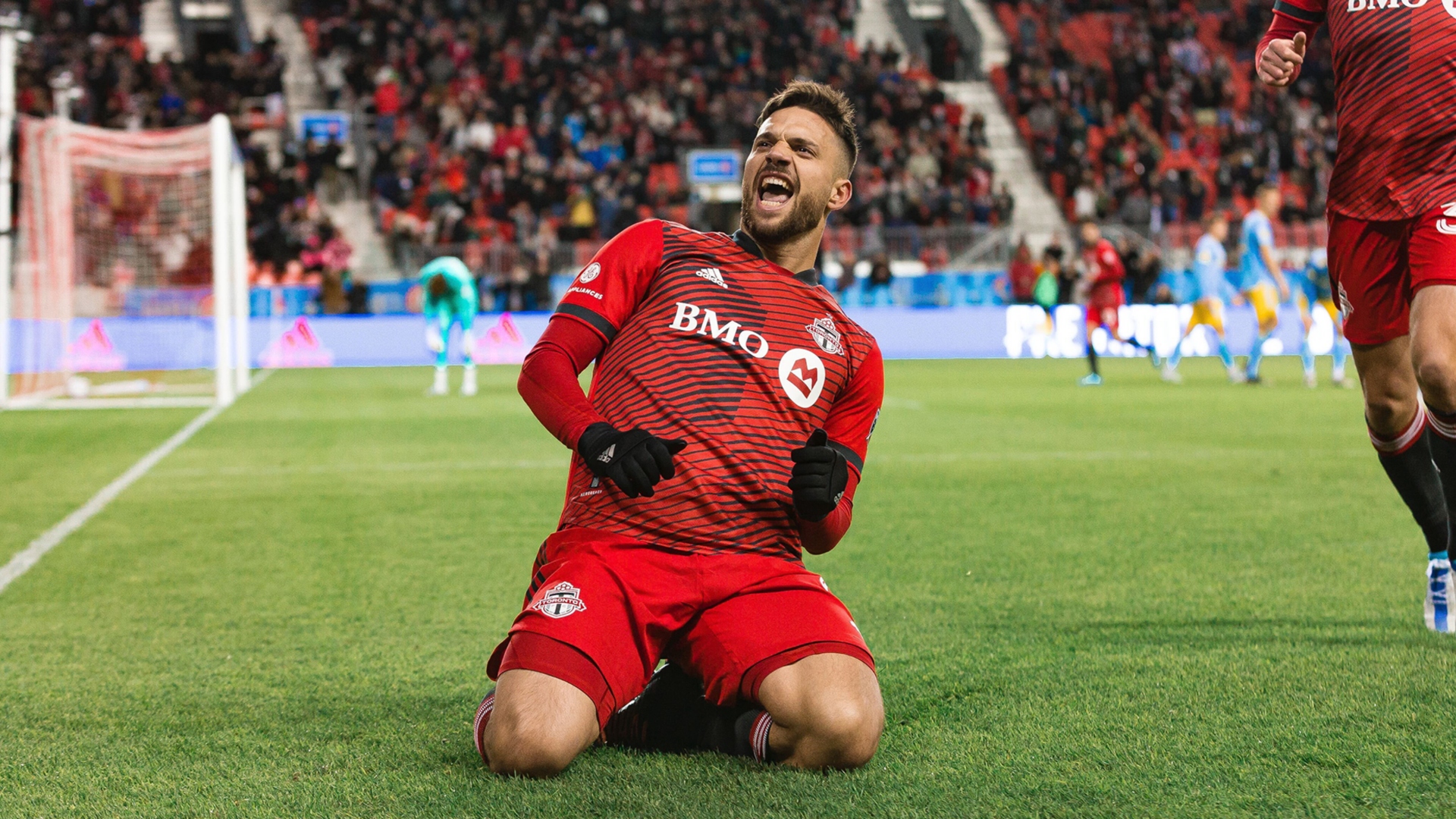 Ο 30χρονος αγωνίζεται σαν σέντερ φορ