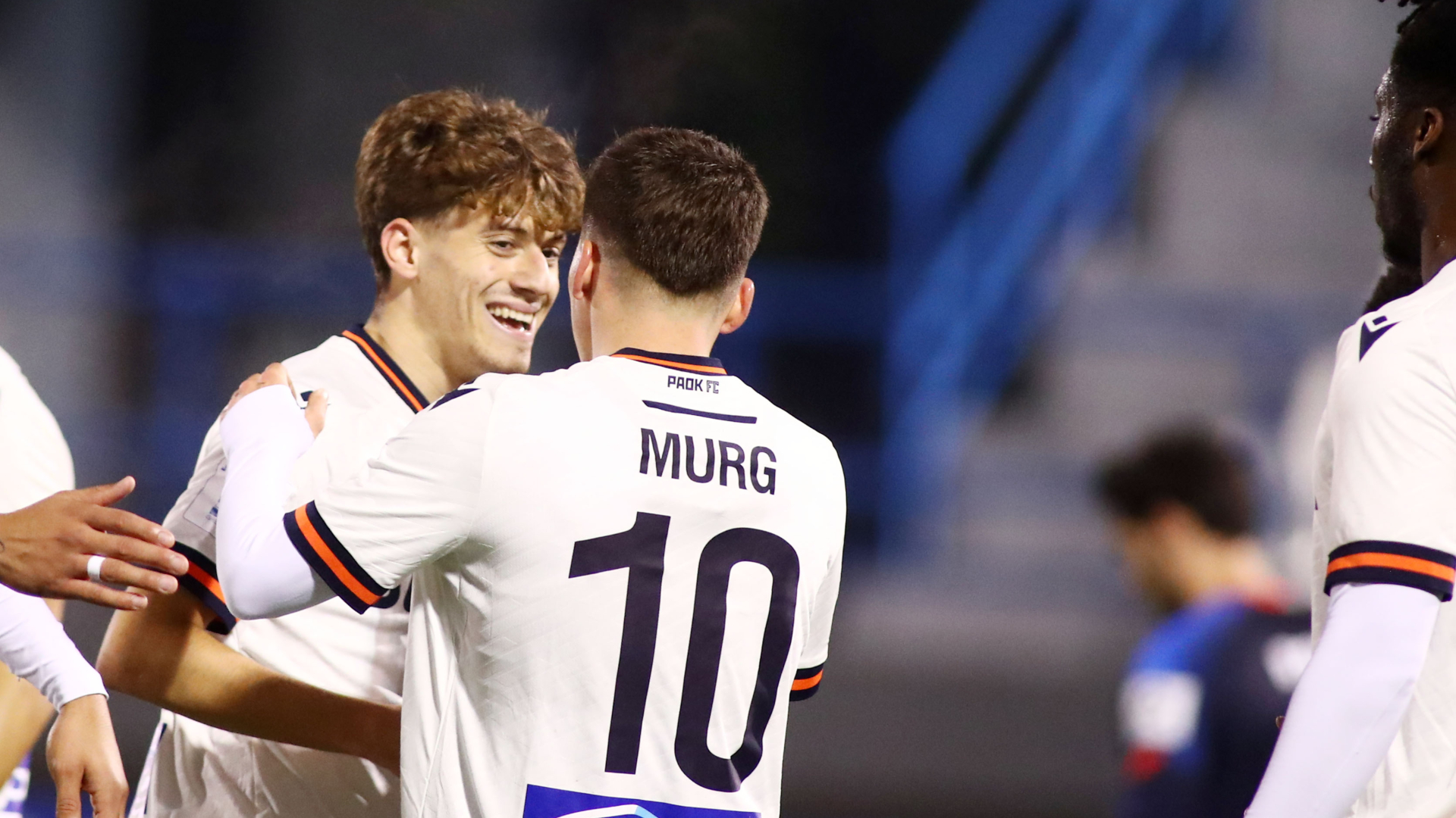 Γιάννης Κωνσταντέλιας και Τόμας Μουργκ πανηγυρίζουν γκολ του ΠΑΟΚ