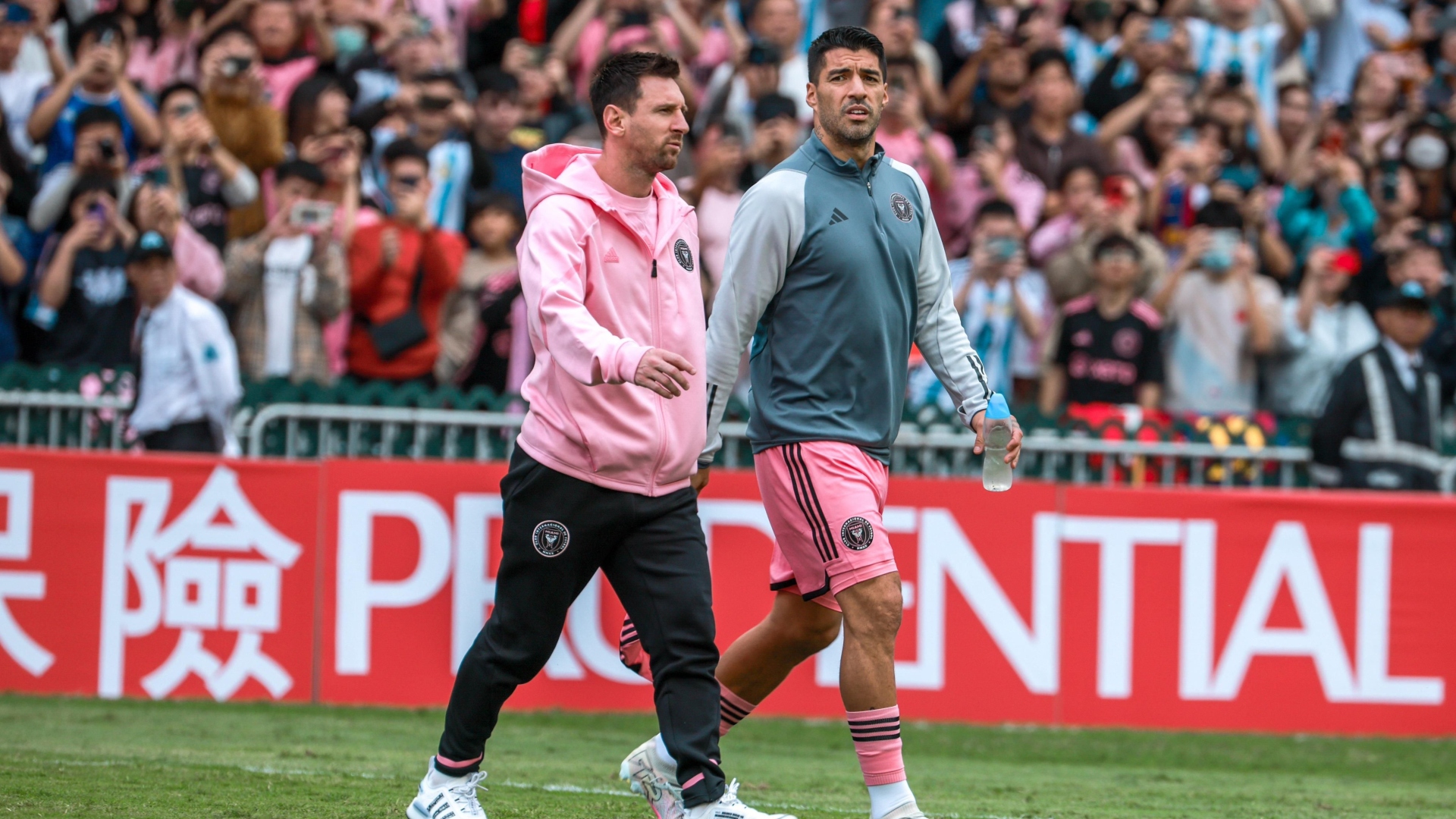 Εκτός ελέγχου με τον Μέσι οπαδοί στο Χονγκ Κονγκ (vid)