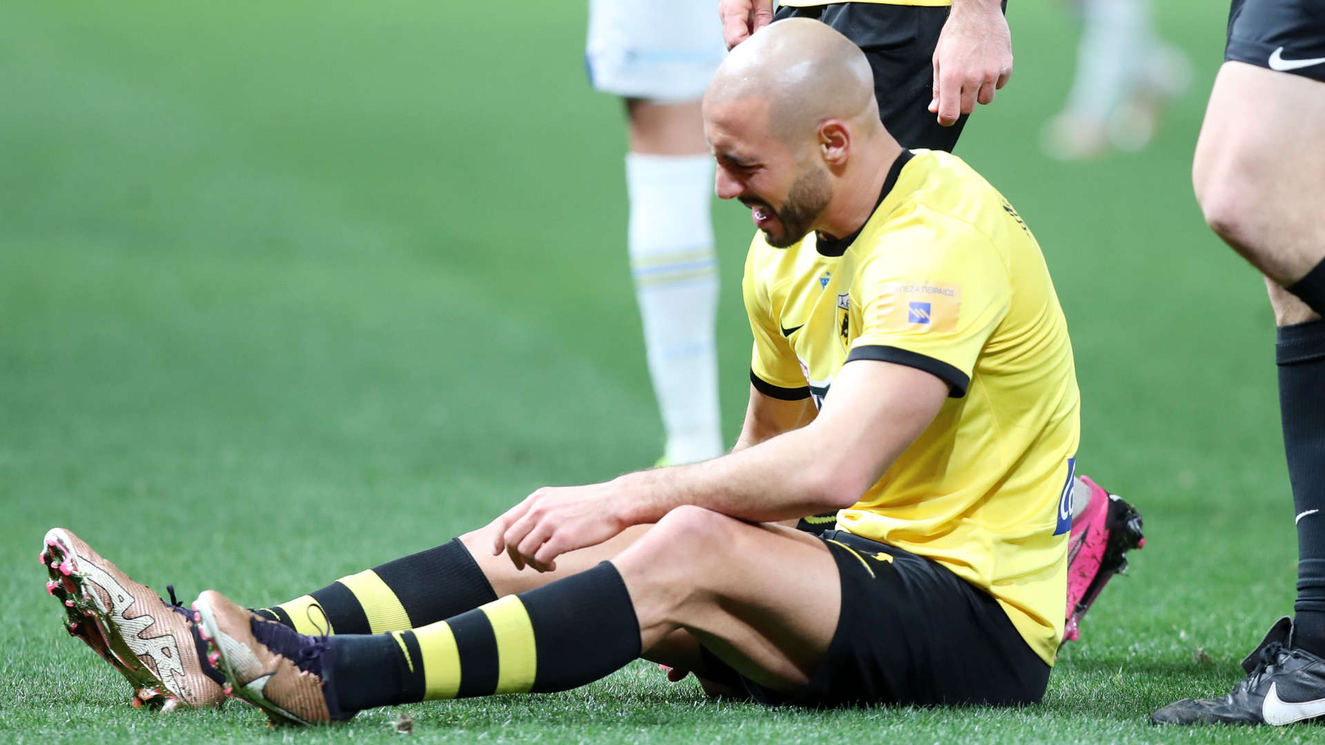 Ο τραυματισμός του Νόρντιν Άμραμπατ στο παιχνίδι της ΑΕΚ με τον Αστέρα Τρίπολης