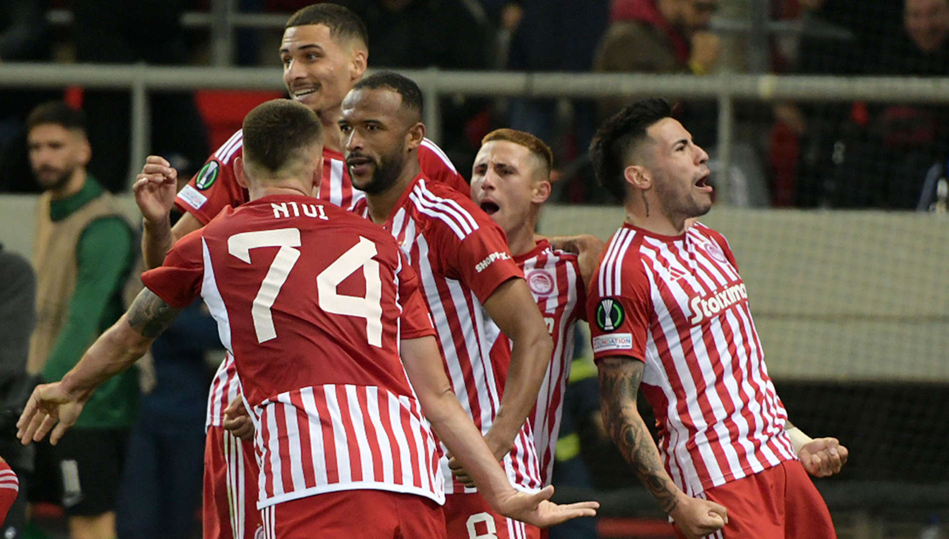 Οι πανηγυρισμοί των παικτών του Ολυμπιακού στο γκολ του Ελ Κααμπί με τη Φερεντσβάρος