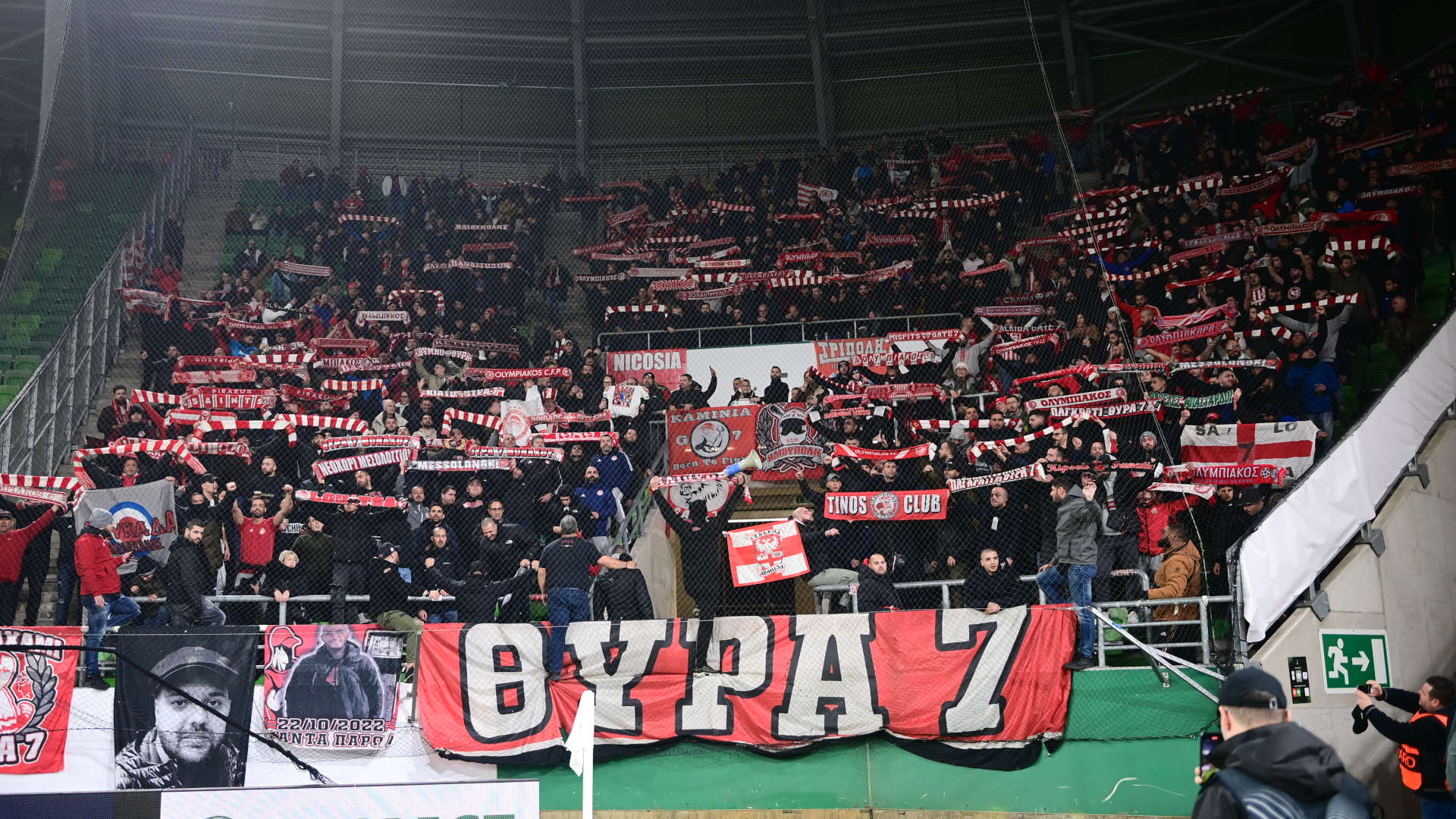 Οι οπαδοί του Ολυμπιακού στο εκτός έδρας παιχνίδι με τη Φερεντσβάρος