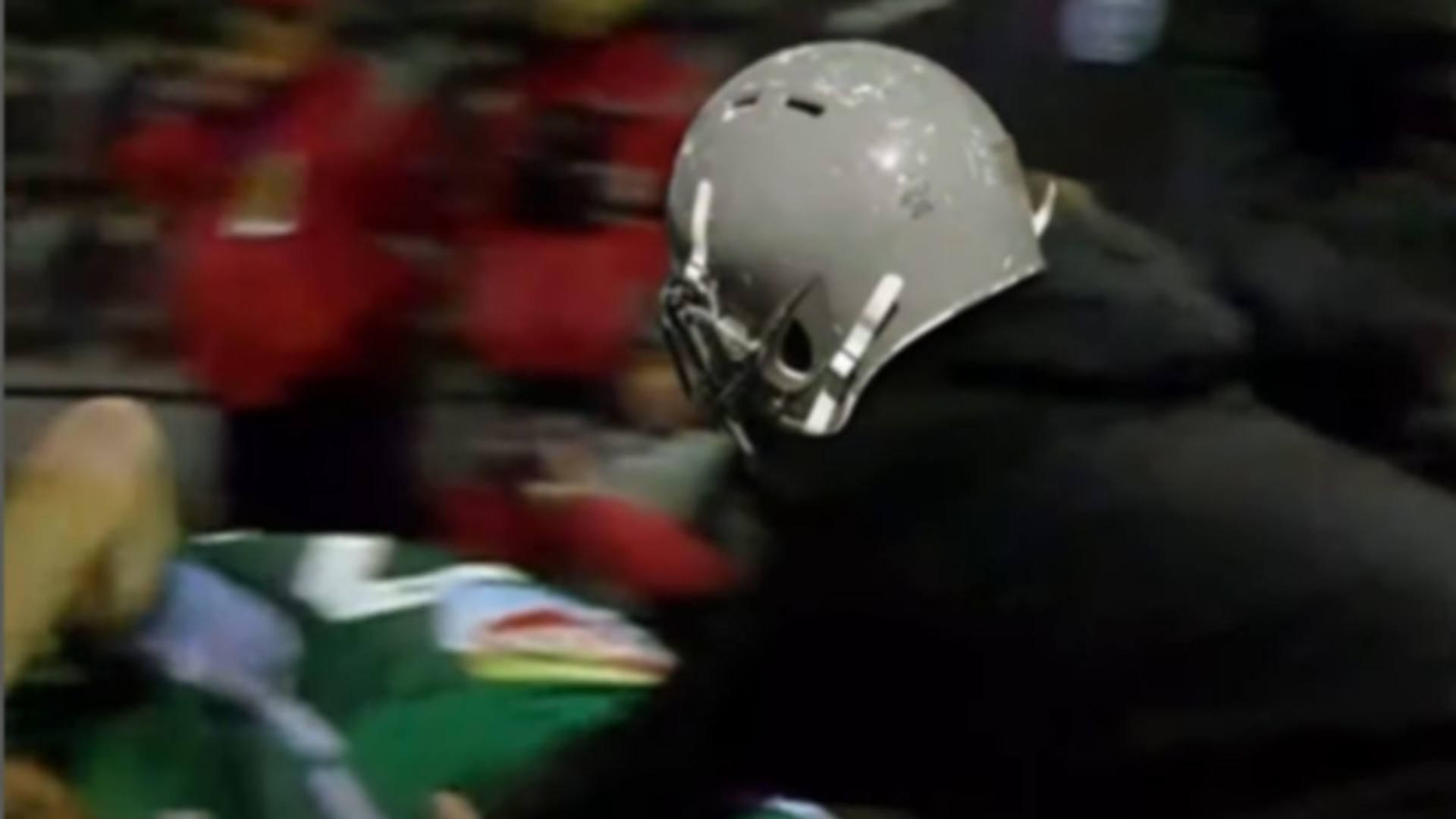 Μπράντον Τόμας σε ρόλο αθλητή NFL