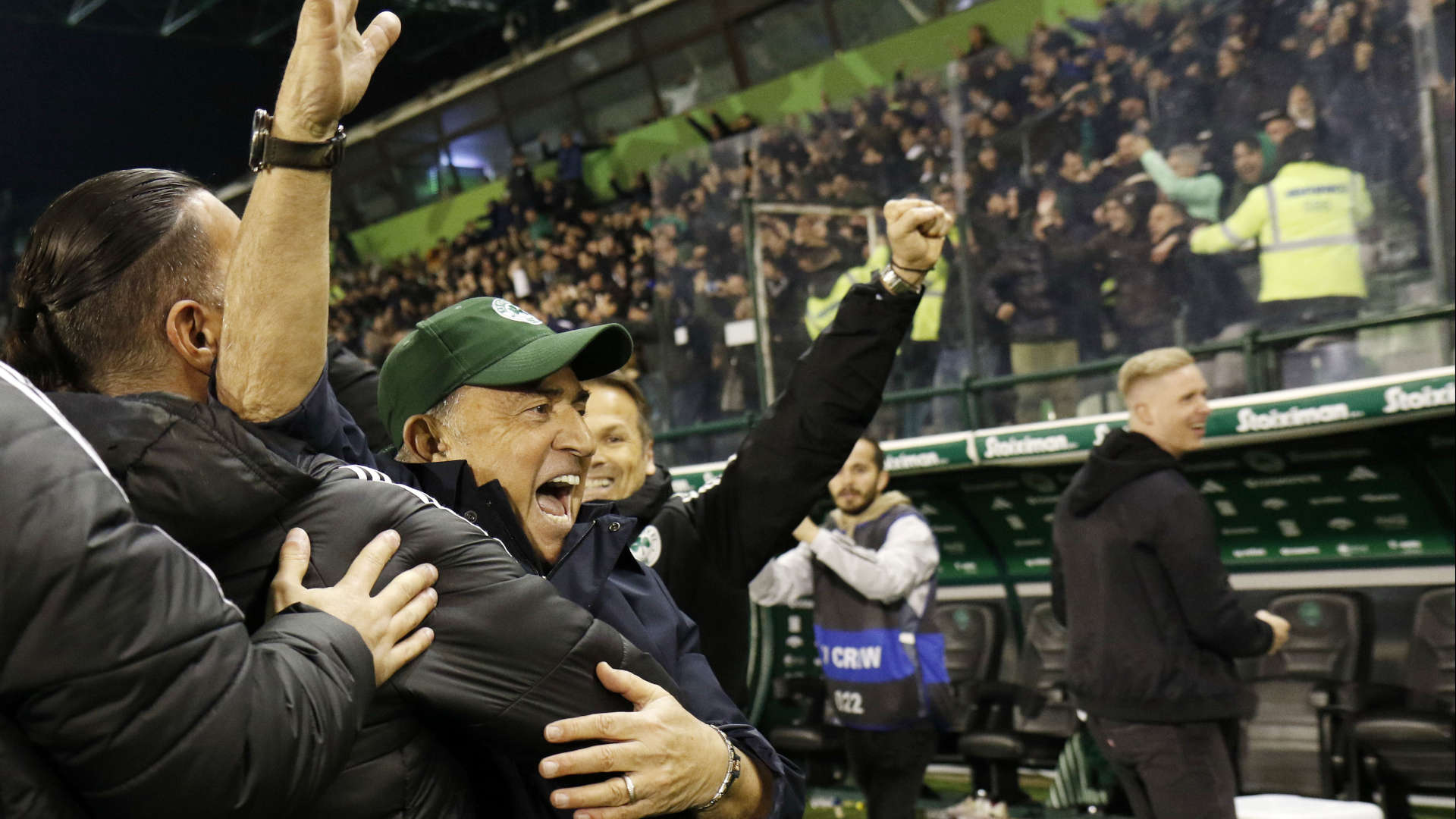 Οι πανηγυρισμοί του Φατίχ Τερίμ με τους οπαδούς του Παναθηναίκού