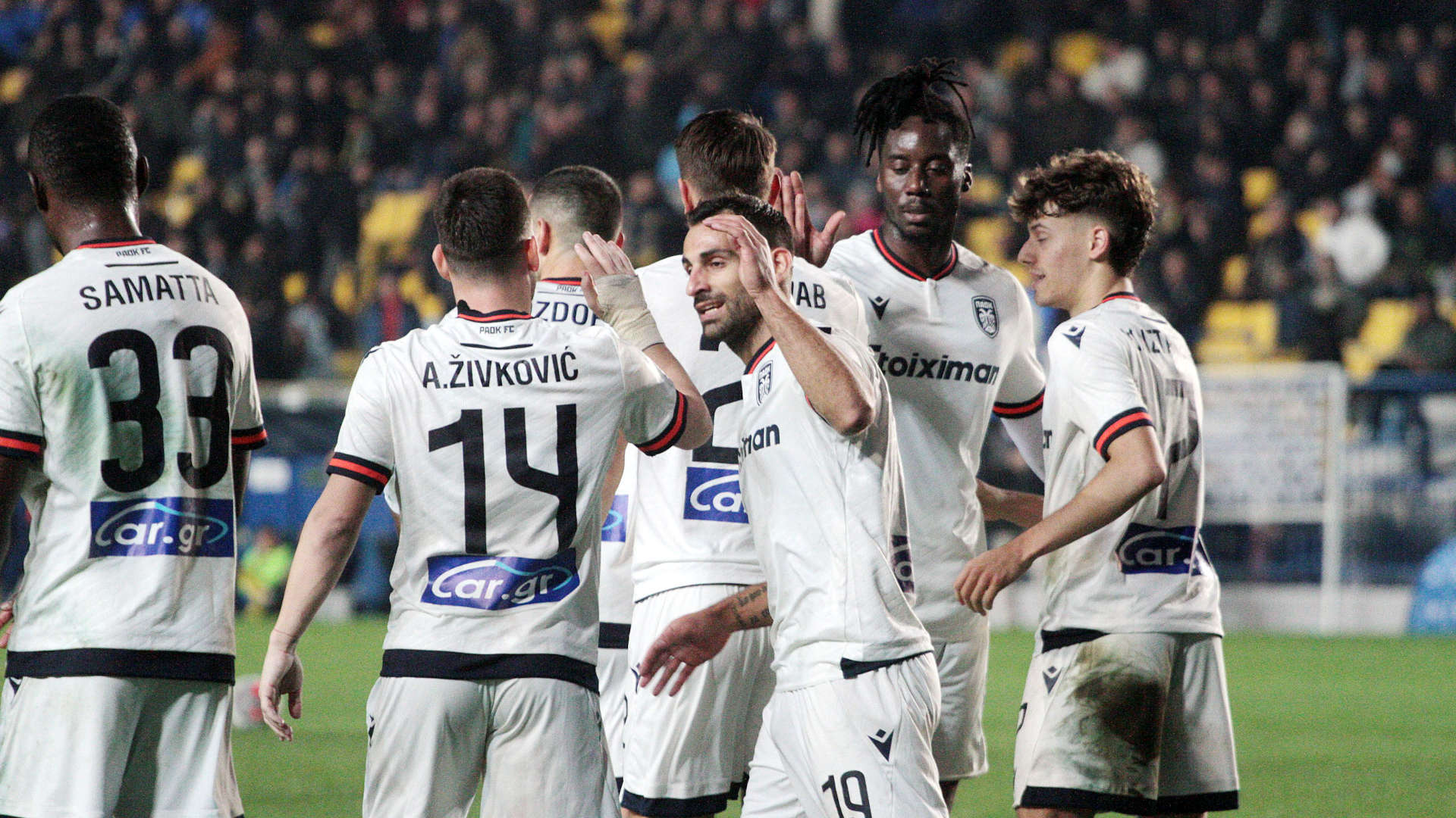 Πανηγυρισμοί του ΠΑΟΚ στη νίκη με τον Παναιτωλικό στο Αγρίνιο