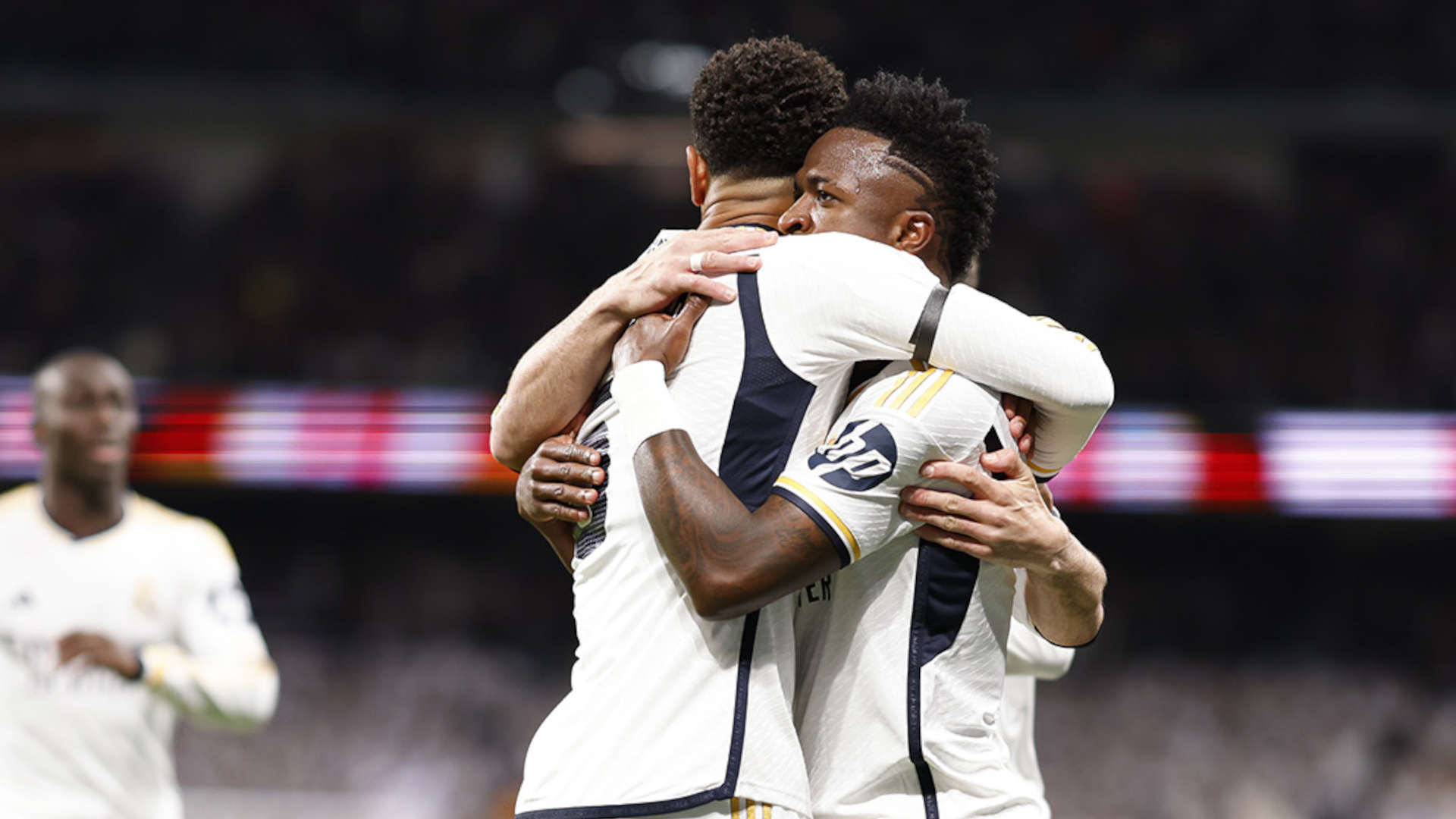 Οι παίκτες της Ρεάλ Μαδρίτης πανηγυρίζουν τη νίκη τους επί της Χιρόνα