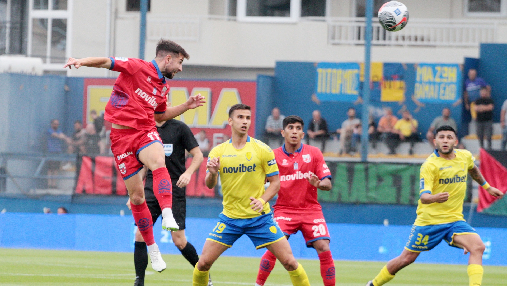 Μεγάλο ματς στο Πανθεσσαλικό με στόχο το τρίποντο που θα δώσει ανάσα στις δύο ομάδες