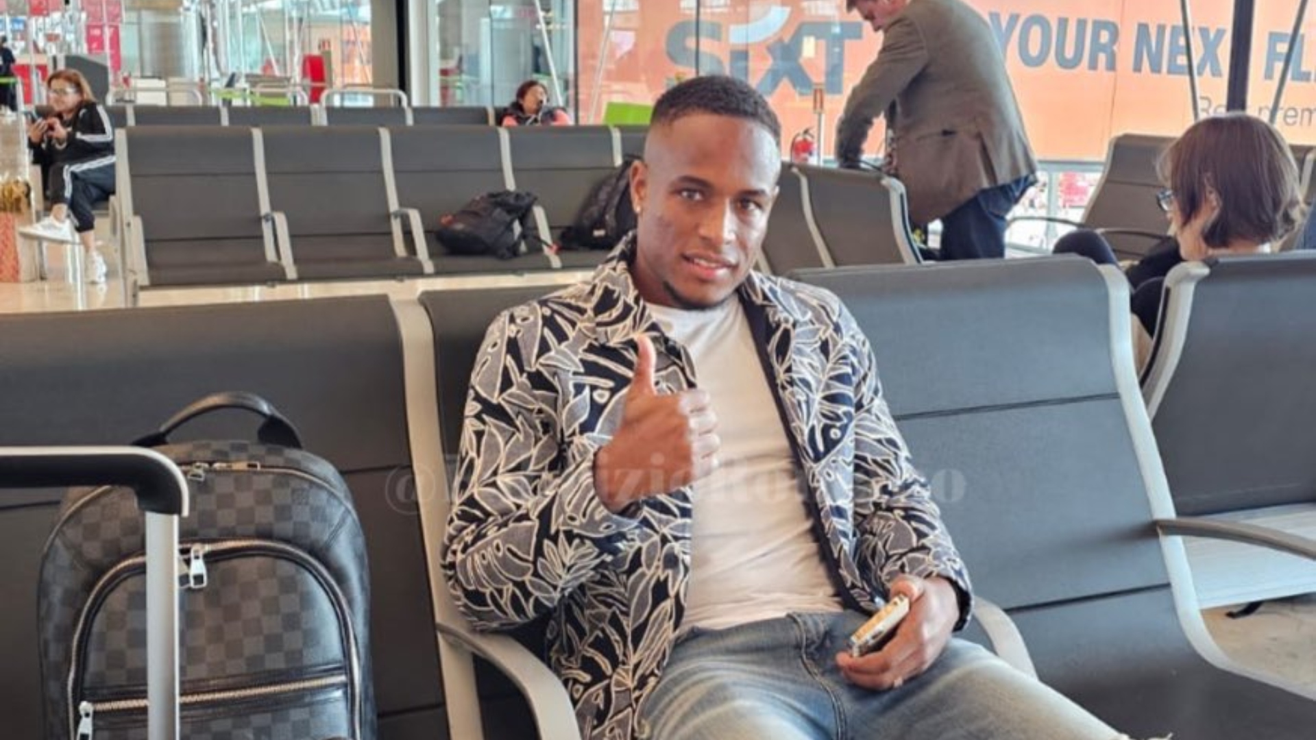 Στην Αθήνα για τον Ολυμπιακό ο Καμπράλ (pic)