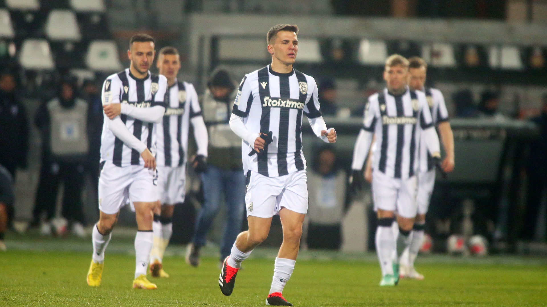 Μουργκ: «Xαρούμενος που θα μείνω σε αυτή την υπέροχη ομάδα» (vid)