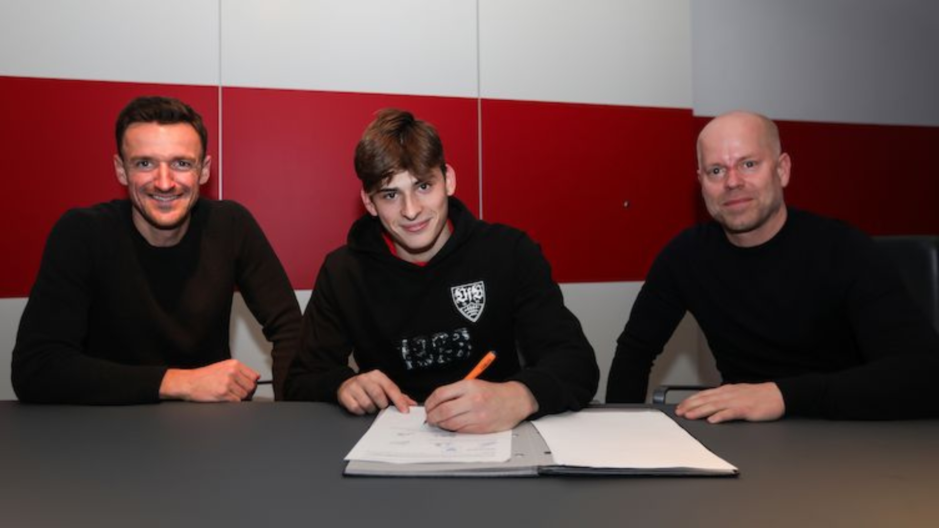 Ανανέωσε με την Στουτγκάρδη ο Ματθαίος Τσίγκας