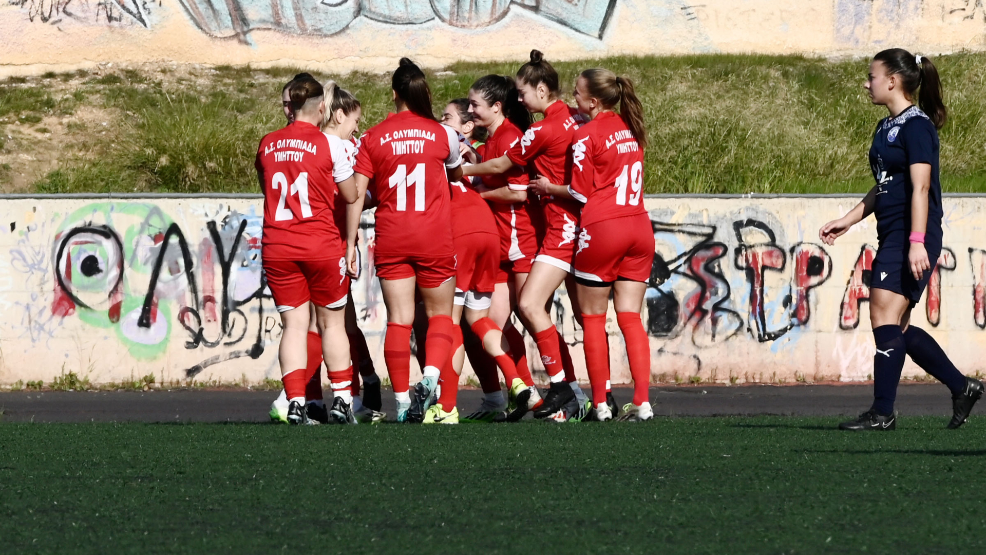 Με εκπλήξεις και «σκληρές» μονομαχίες ολοκληρώθηκε η 16η αγωνιστική της Women's Football League