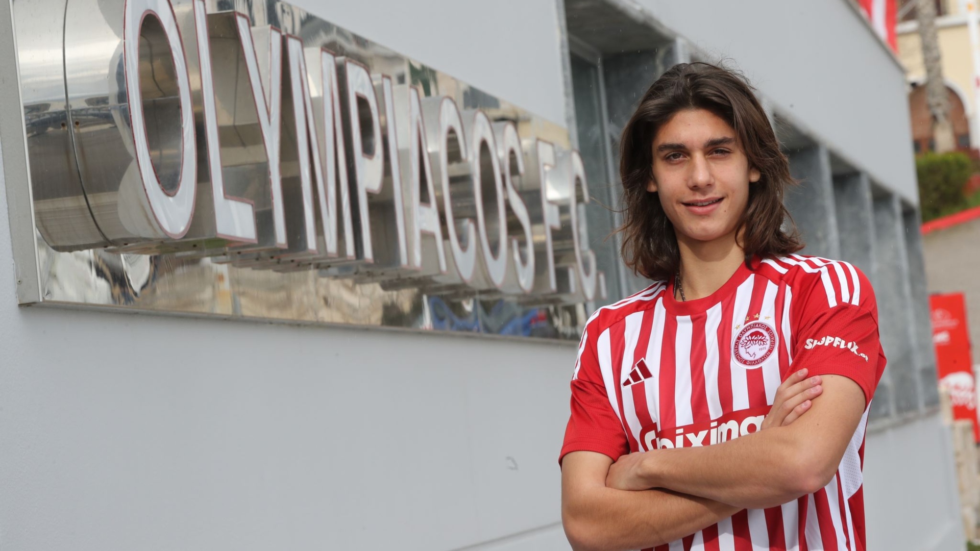 Ολυμπιακός: Ανανέωσε το συμβόλαιο του Δαρβίρα