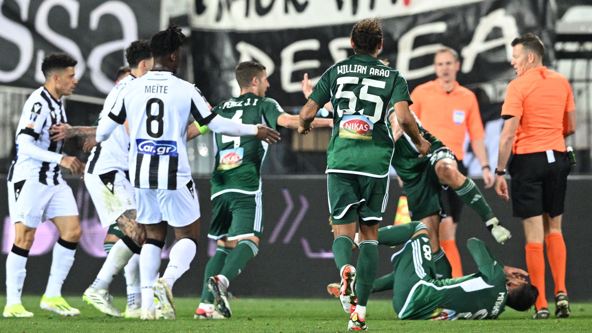 Η στιγμή που σημάδεψε τον πρώτο ημιτελικό ανάμεσα σε ΠΑΟΚ και Παναθηναϊκό