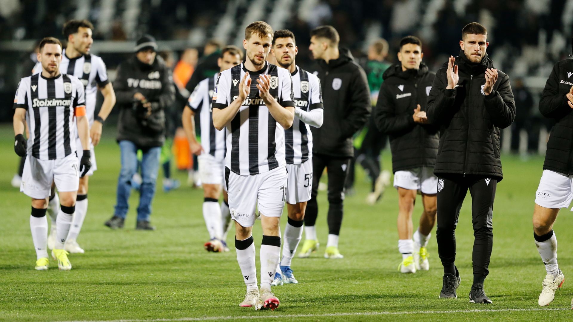 Ο κόσμος παρά την ήττα τόνωσε το ηθικό των παιχτών