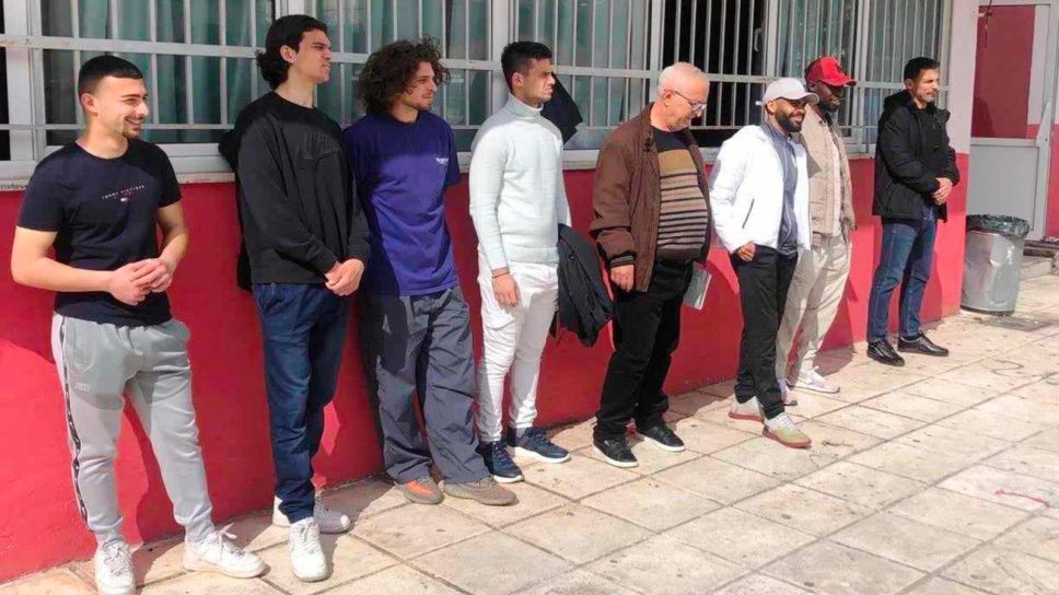 Δόξα Δράμας: Επίσκεψη αντιπροσωπείας σε σχολεία, μοίρασε εισιτήρια και αυτόγραφα (pics)