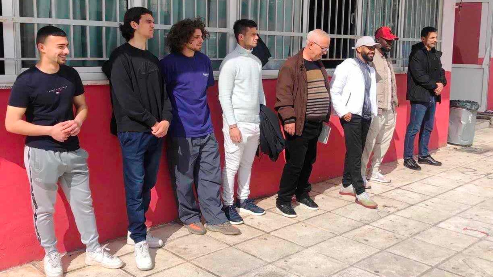 Δόξα Δράμας: Επίσκεψη αντιπροσωπείας σε σχολεία, μοίρασε εισιτήρια και αυτόγραφα (pics)