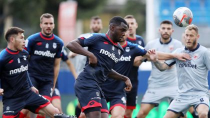 Ο Ανδρέας Τετέι στον αγώνα Κηφισιά - Βόλος για τη Super League