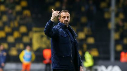 Άκης Μάντζιος