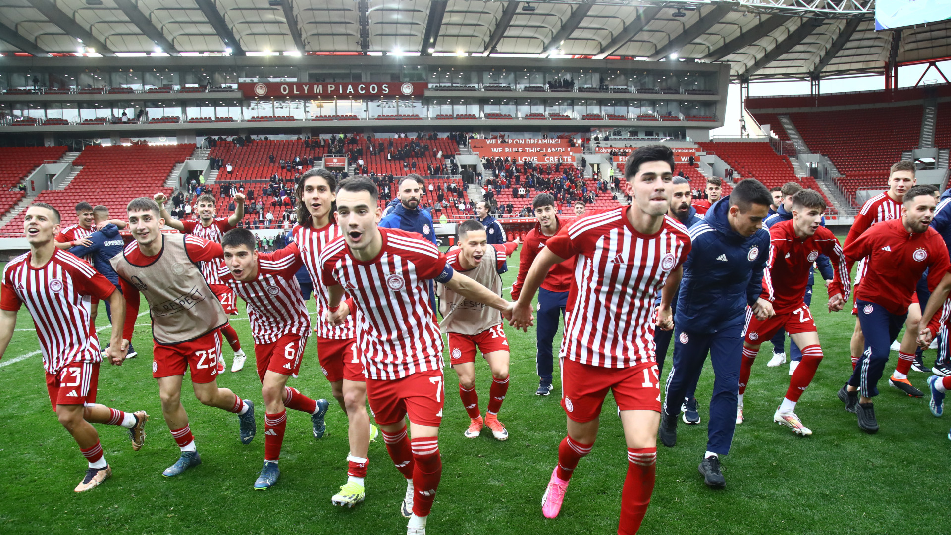 Η παρακάμερα της «ερυθρόλευκης» πρόκρισης