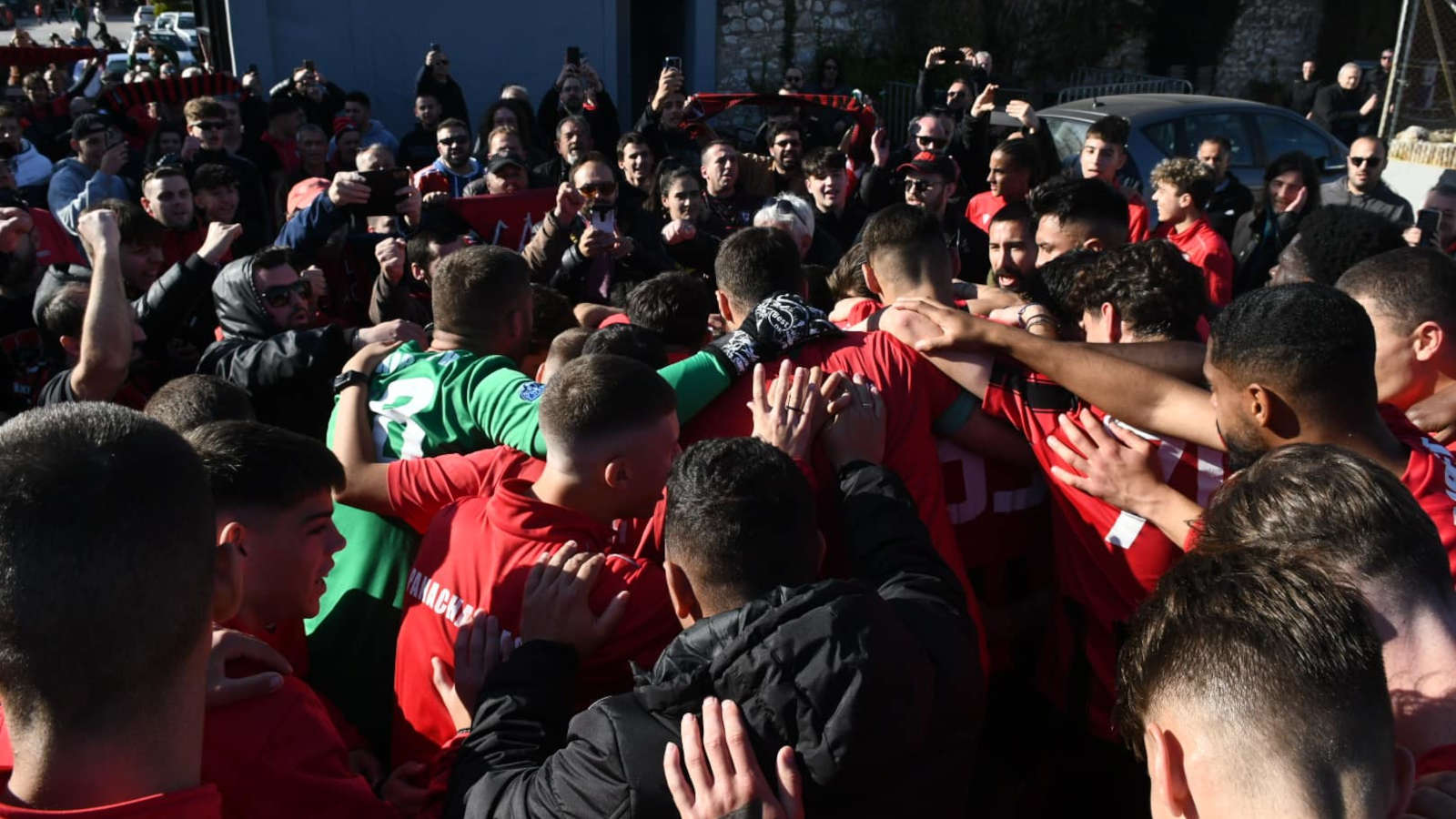 Κόσμος και ομάδα έγιναν... ένα στην Παναχαϊκή (vid)