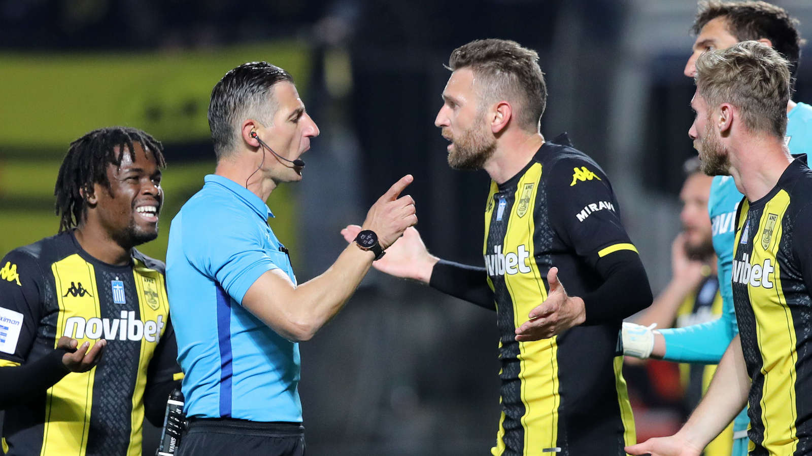 Ο διαιτητής Τάσος Σιδηρόπουλος στο Άρης - ΑΕΚ