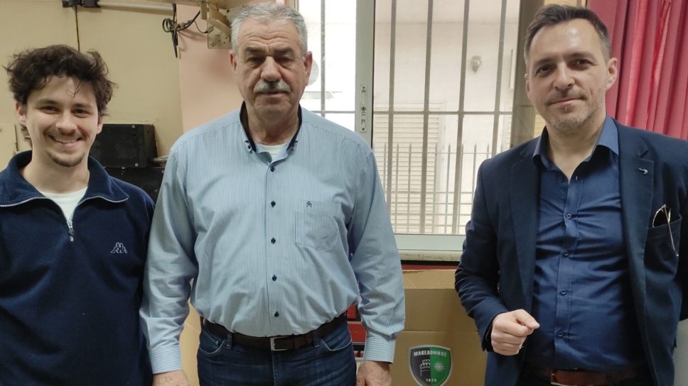 Μακεδονικός: Παρέδωσε κούτες με παιδικά βιβλία στο Γενικό Κατάστημα Κράτησης Θεσσαλονίκης