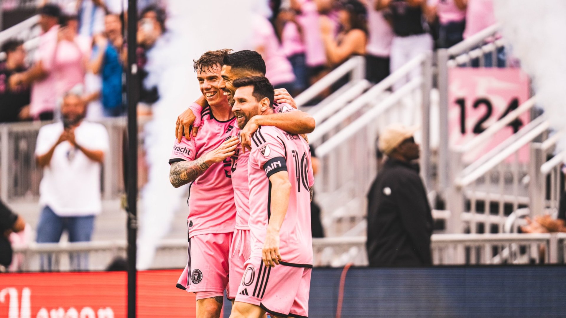 Ο Μέσι εκτέλεσε φάουλ και πέτυχε μωρό στην κερκίδα! (vid)