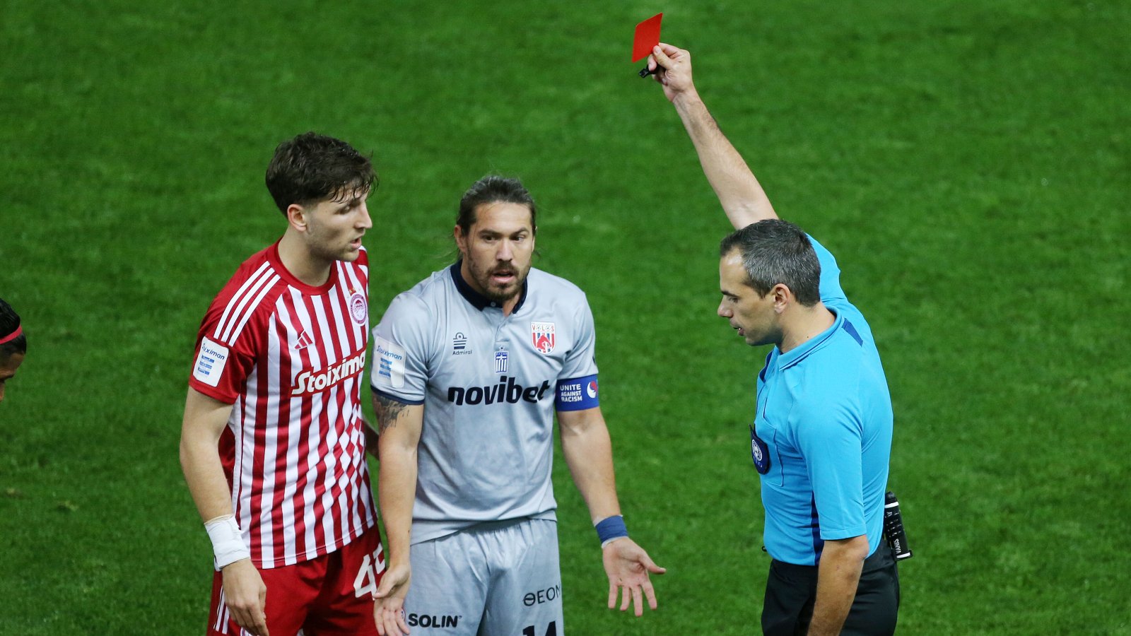 Τσαγκαράκης - Κόκκινη κάρτα