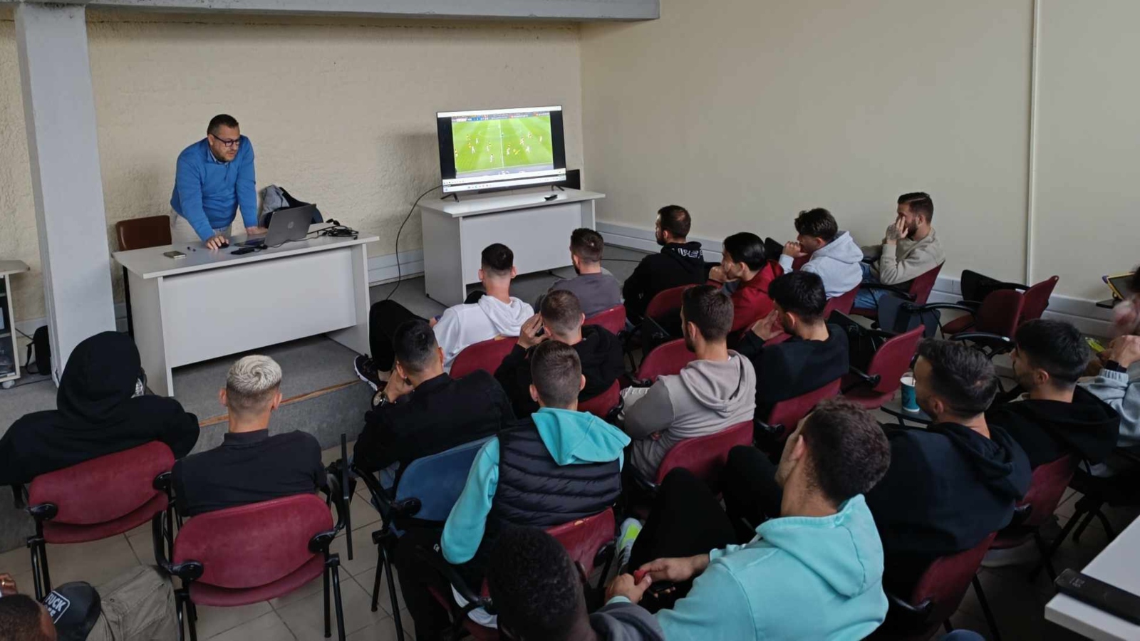 Χανιά: Παρακολούθησαν επιμορφωτικό σεμινάριο διαιτησίας